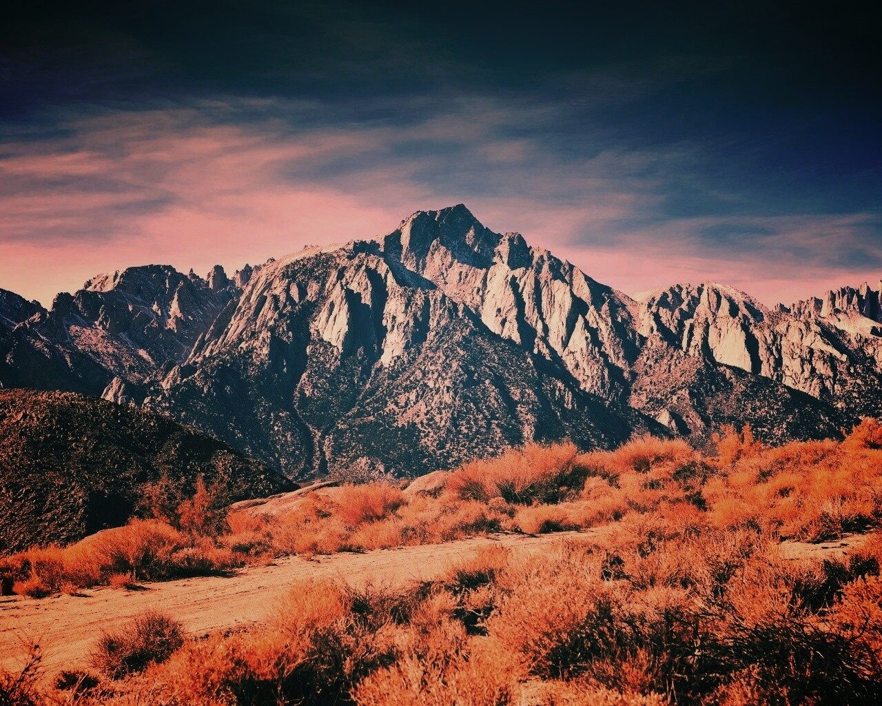 Горы у пустыни обои