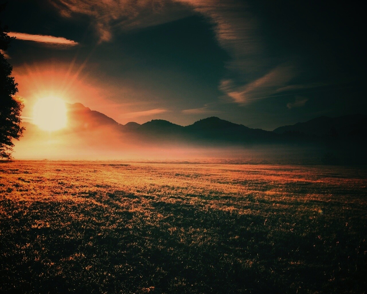 Восход над горами обои