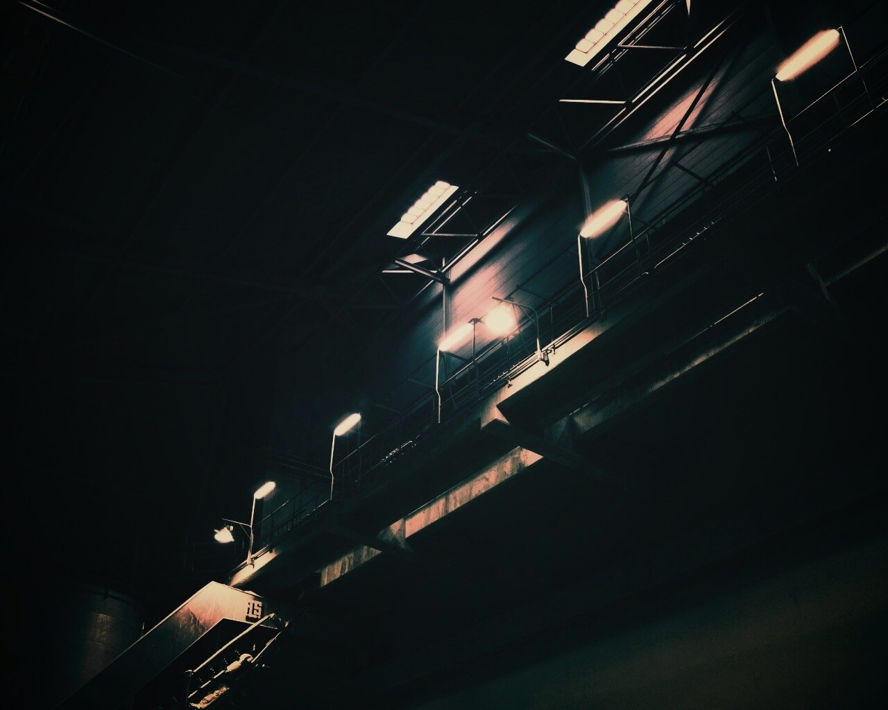 Платформа ночью обои