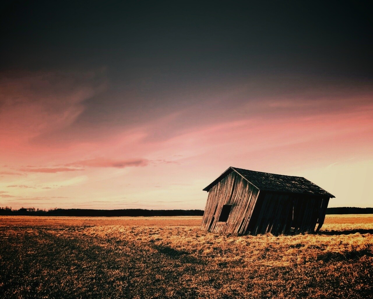 Покосившийся сарай обои