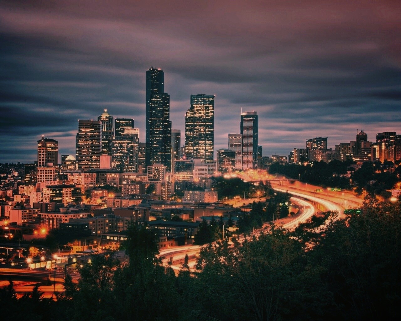 Город вдали обои