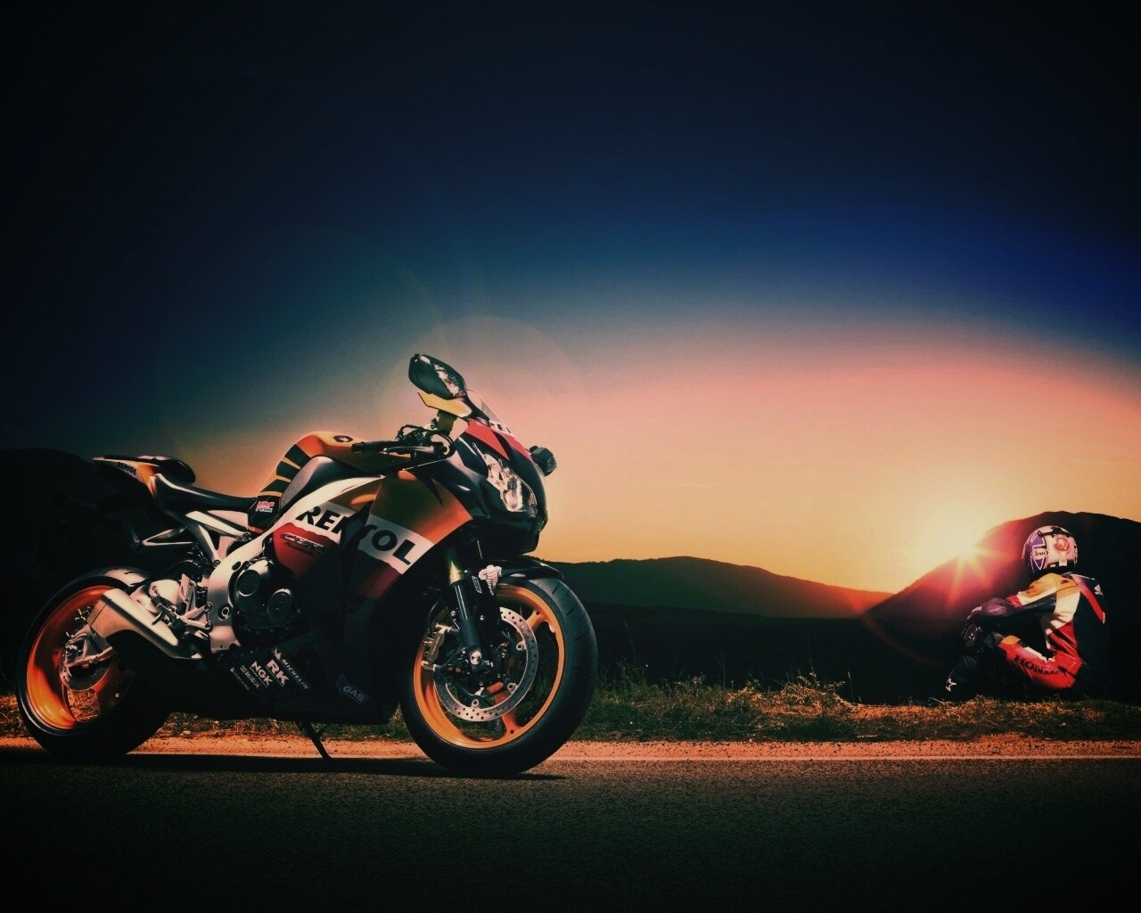 Мотоциклист и мотоцикл обои