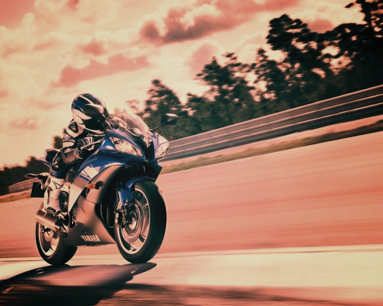Мотоциклист на треке обои