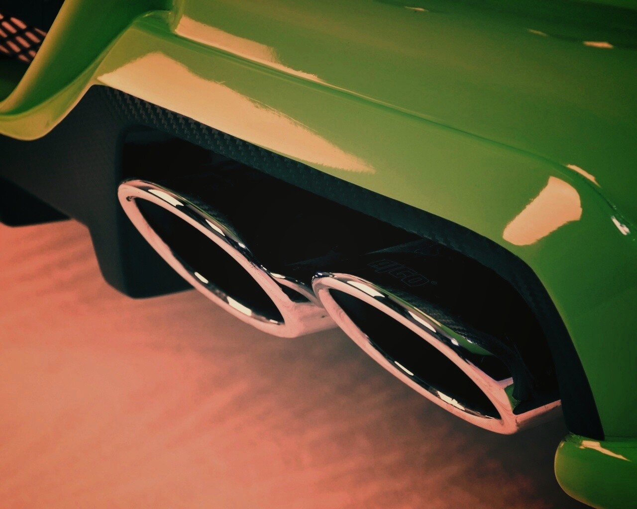 Выхлопная труда обои