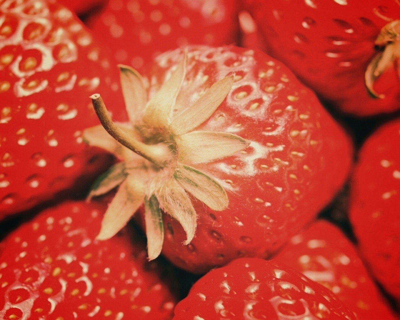 Сочная клубничка обои