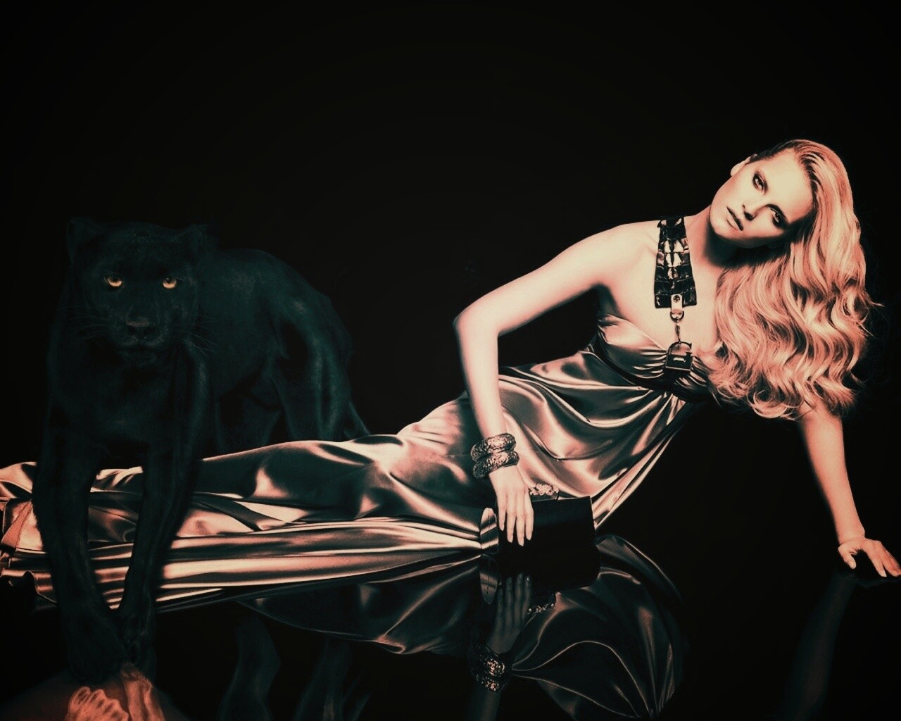 Красотка с пантерой обои