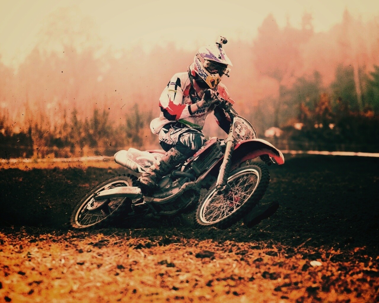 Зрелищное ралли на мотоциклах обои