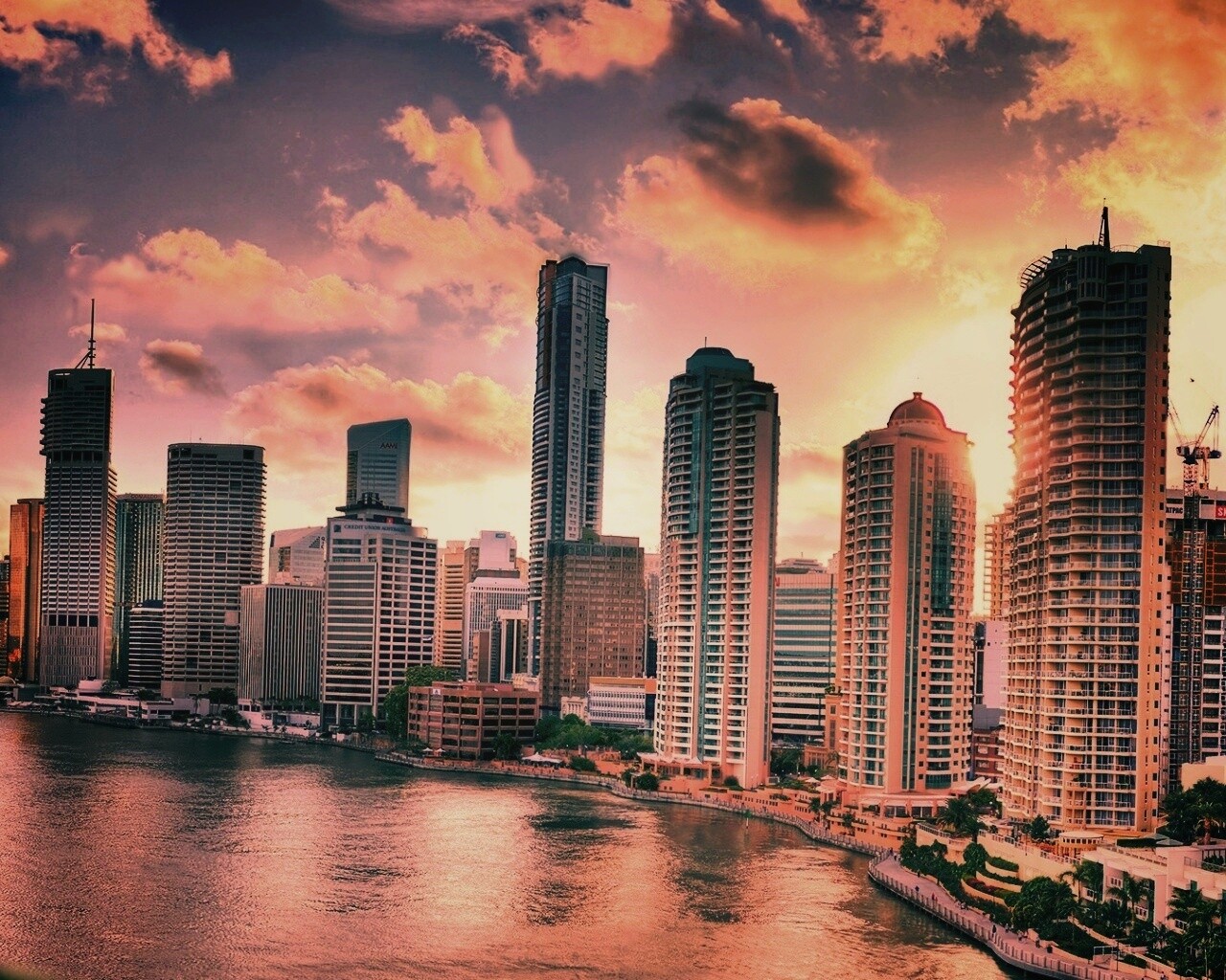 Город на берегу обои