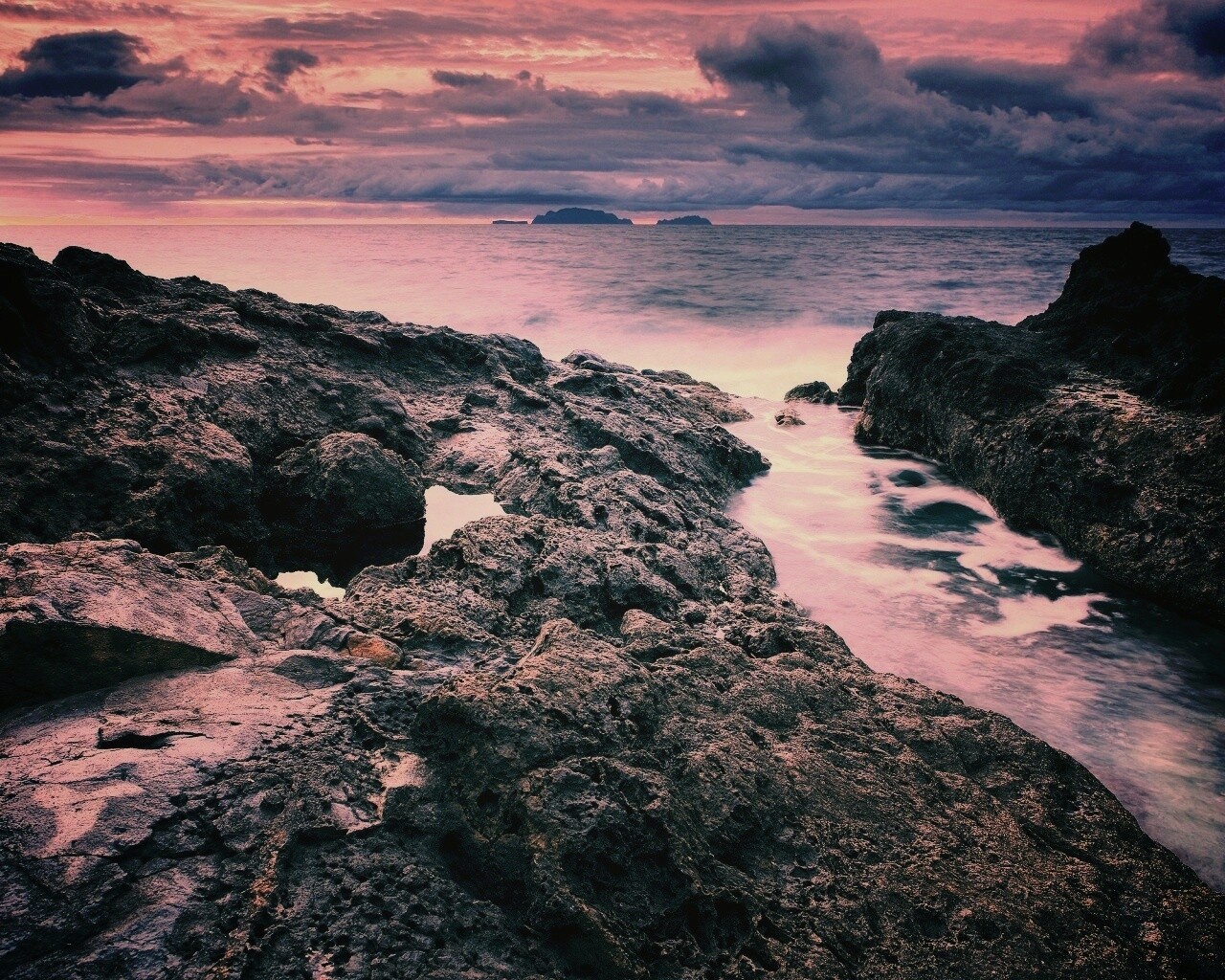 Река впадающая в море обои