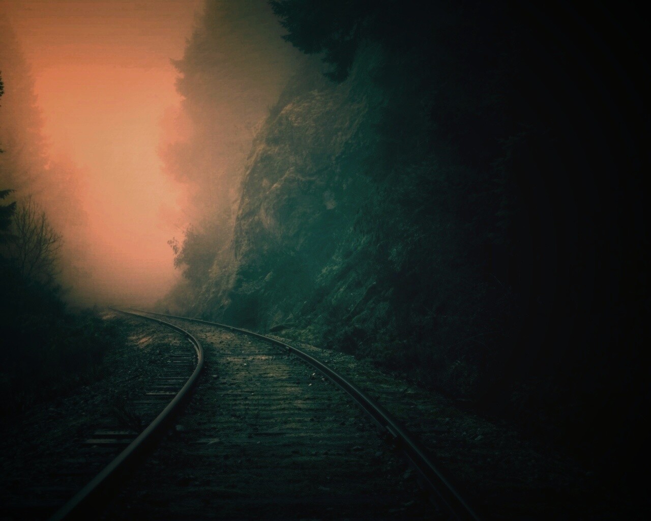 Рельсы уходя в туман обои