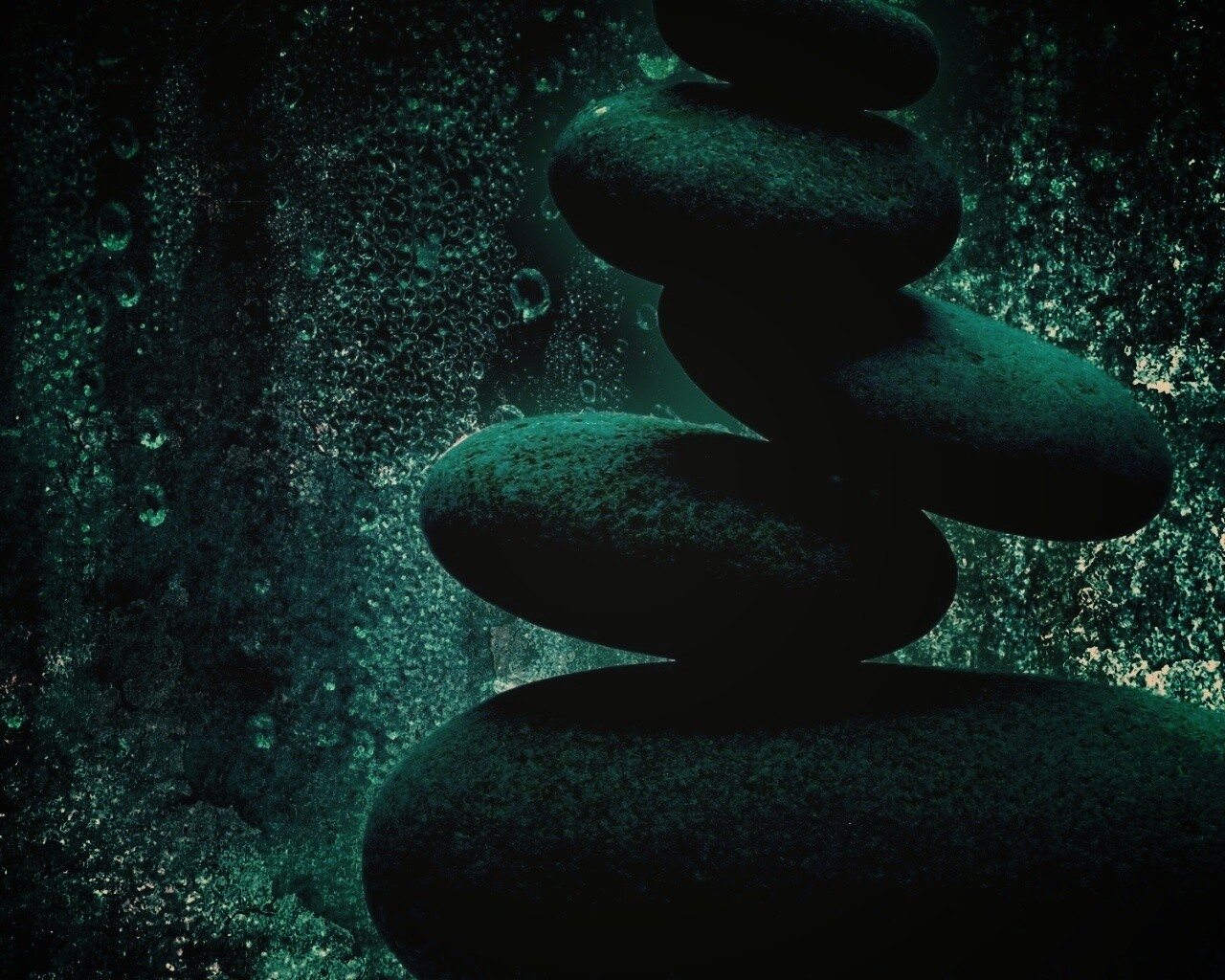 Башня из камней под водой обои