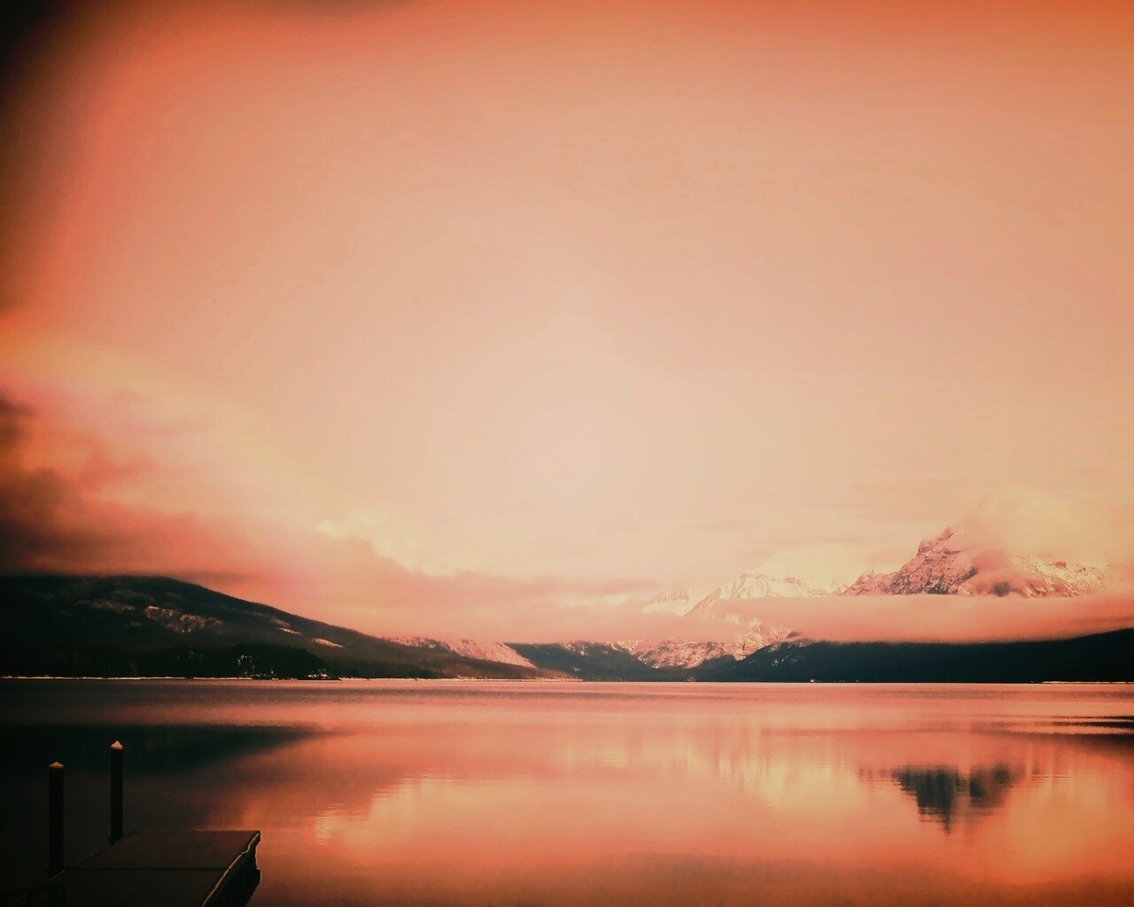 Спокойное горное озеро обои