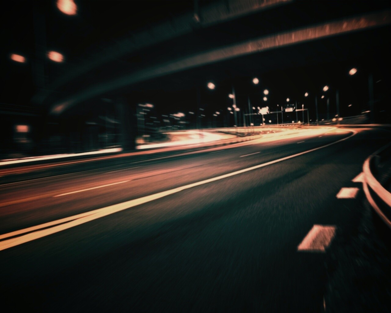 Дорога в ночном городе обои