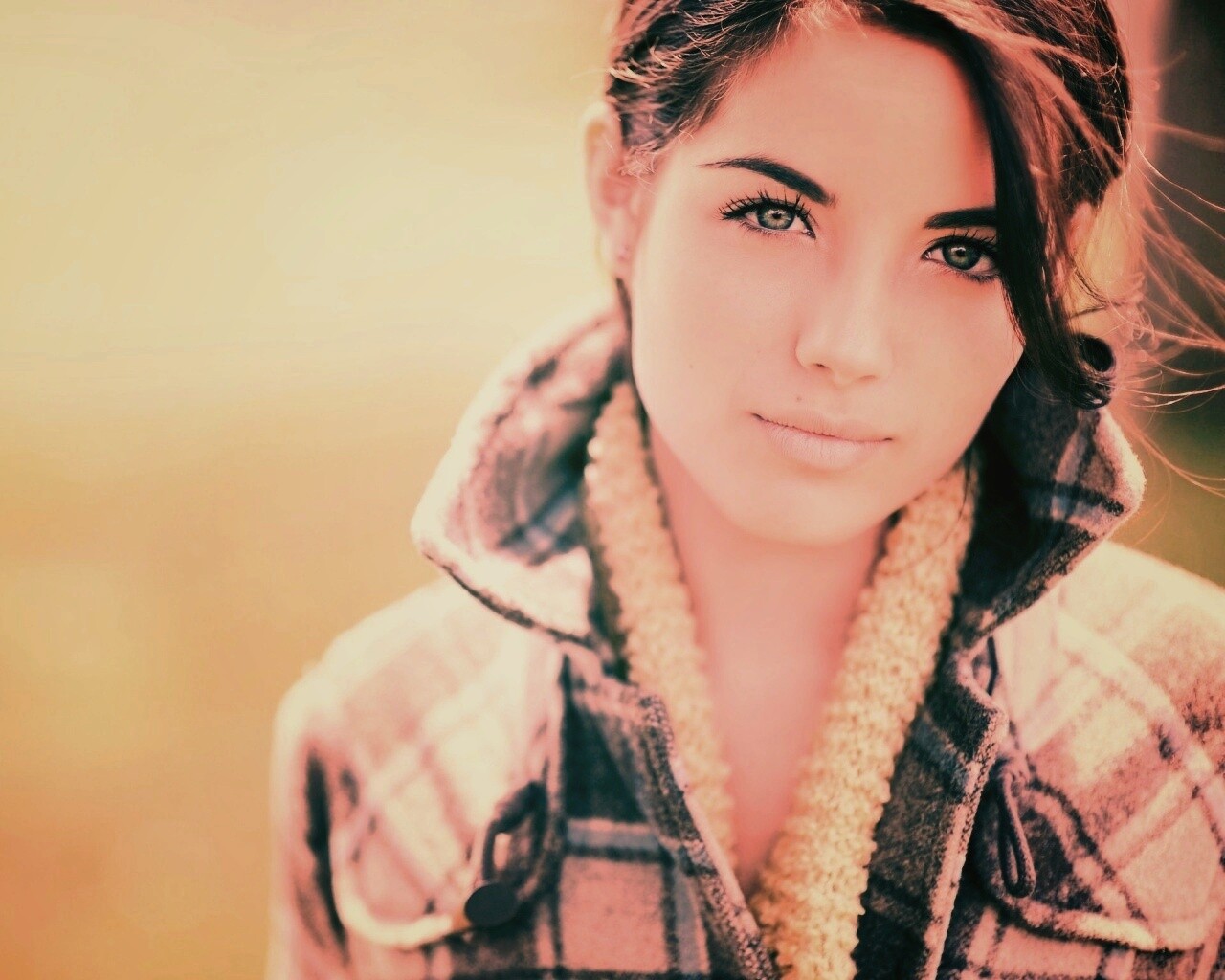 Красивая молодая девушка обои