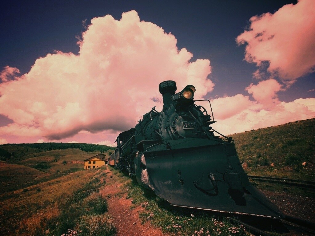 Паровоз на деревенской станции обои