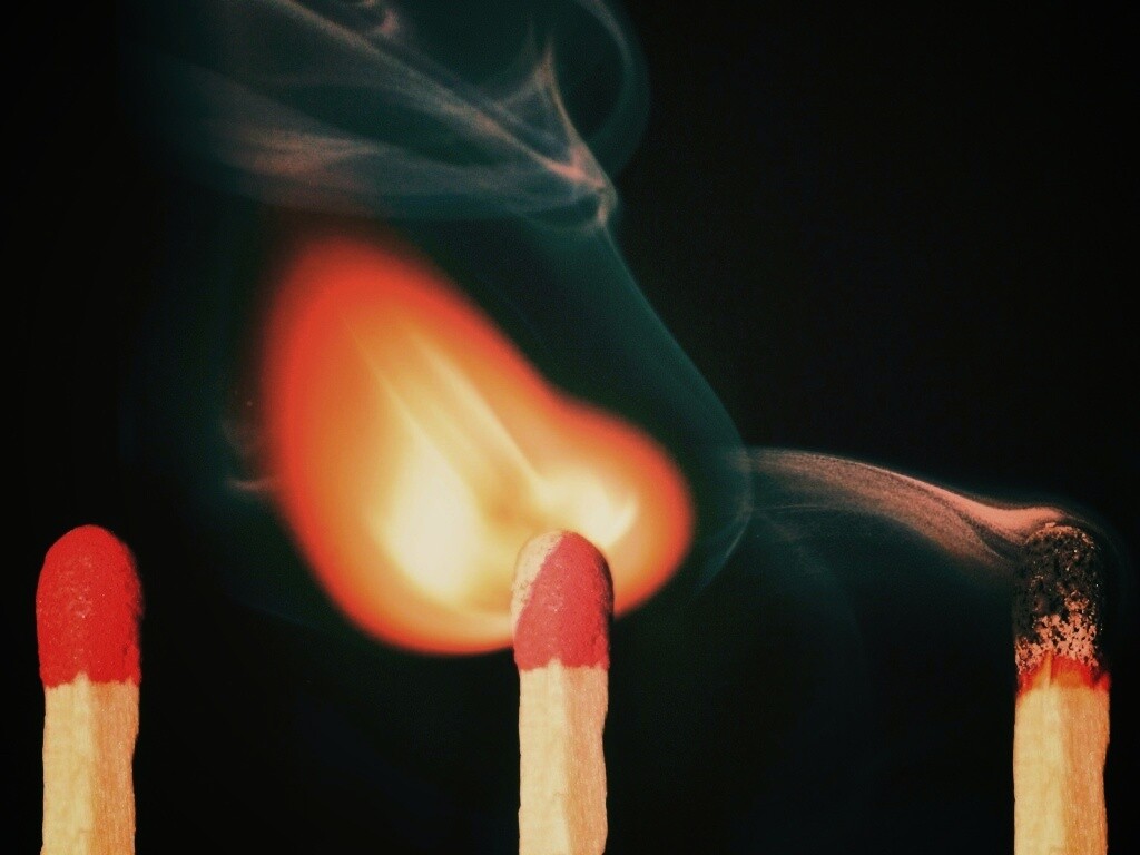 Три состояния спички обои