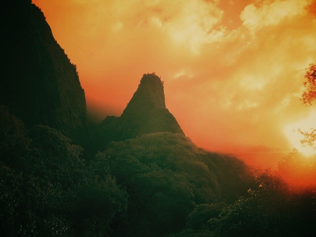 Заросшие джунглями горы обои