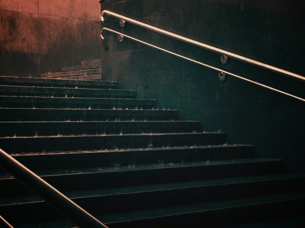 Спуск в подземный переход обои