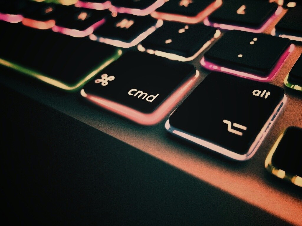 Разноцветная клава макбука обои