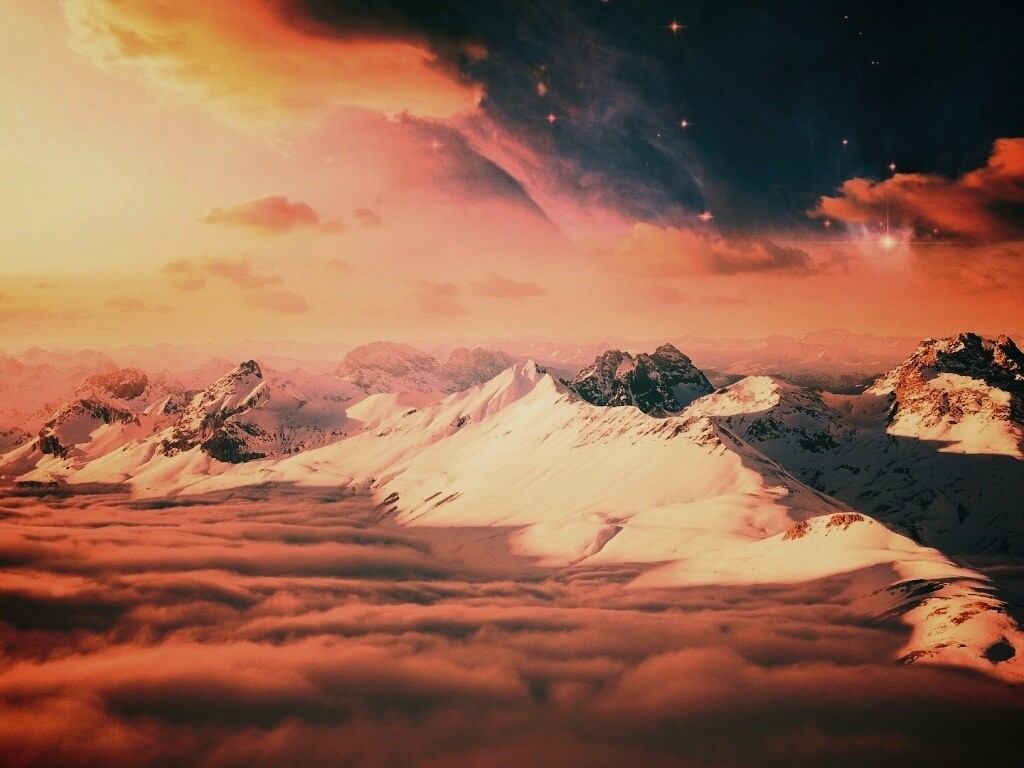 Горный хребет над облаками обои