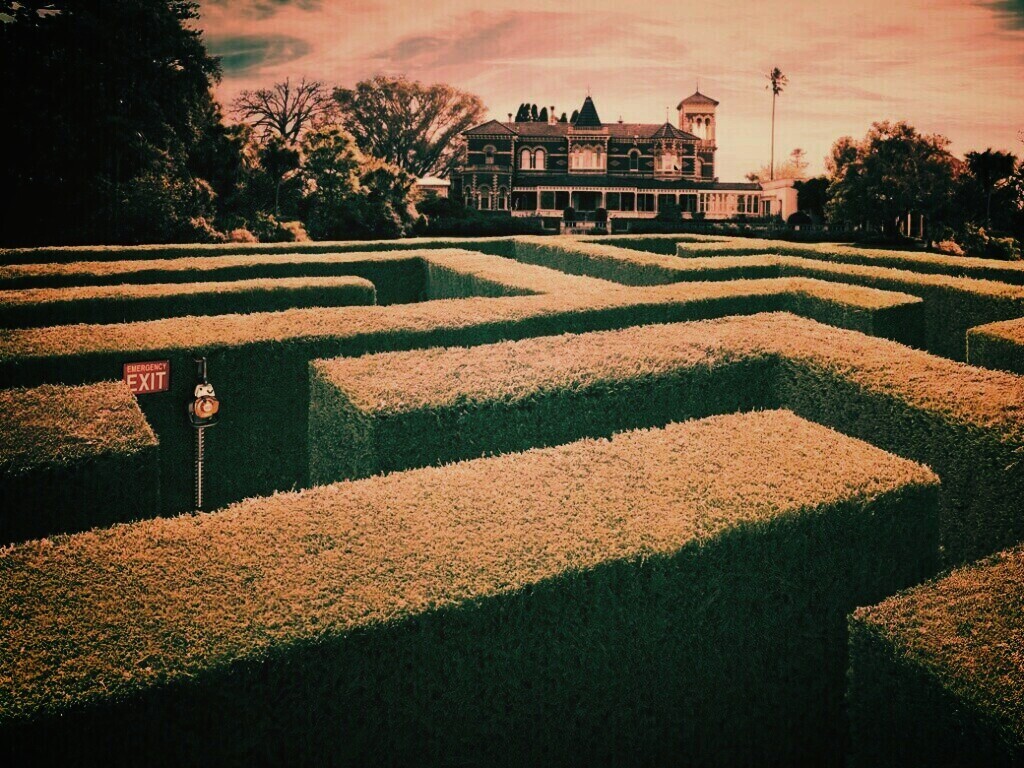 Аварийный выход из лабиринта, газонокосилки обои