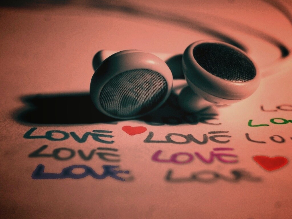 Наушники и любовь обои