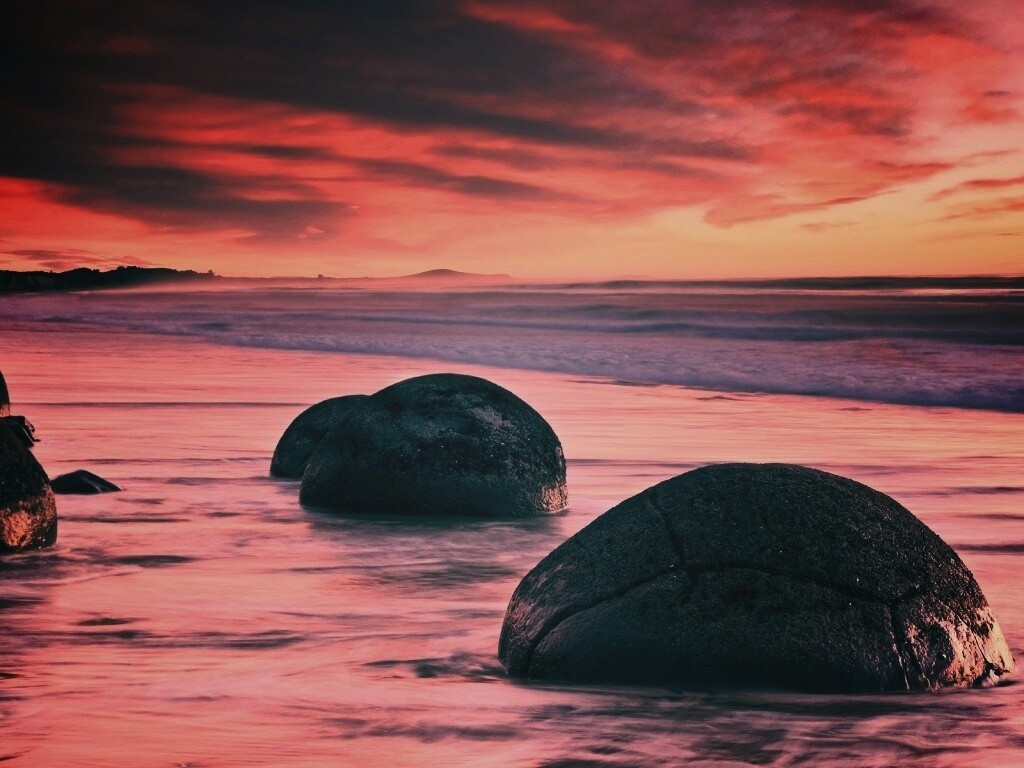 Камни в морском прибое обои