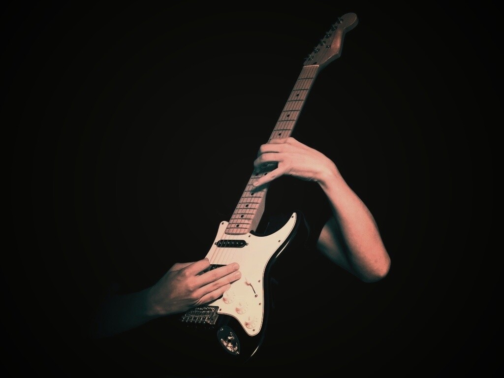 Игра на электрогитаре обои