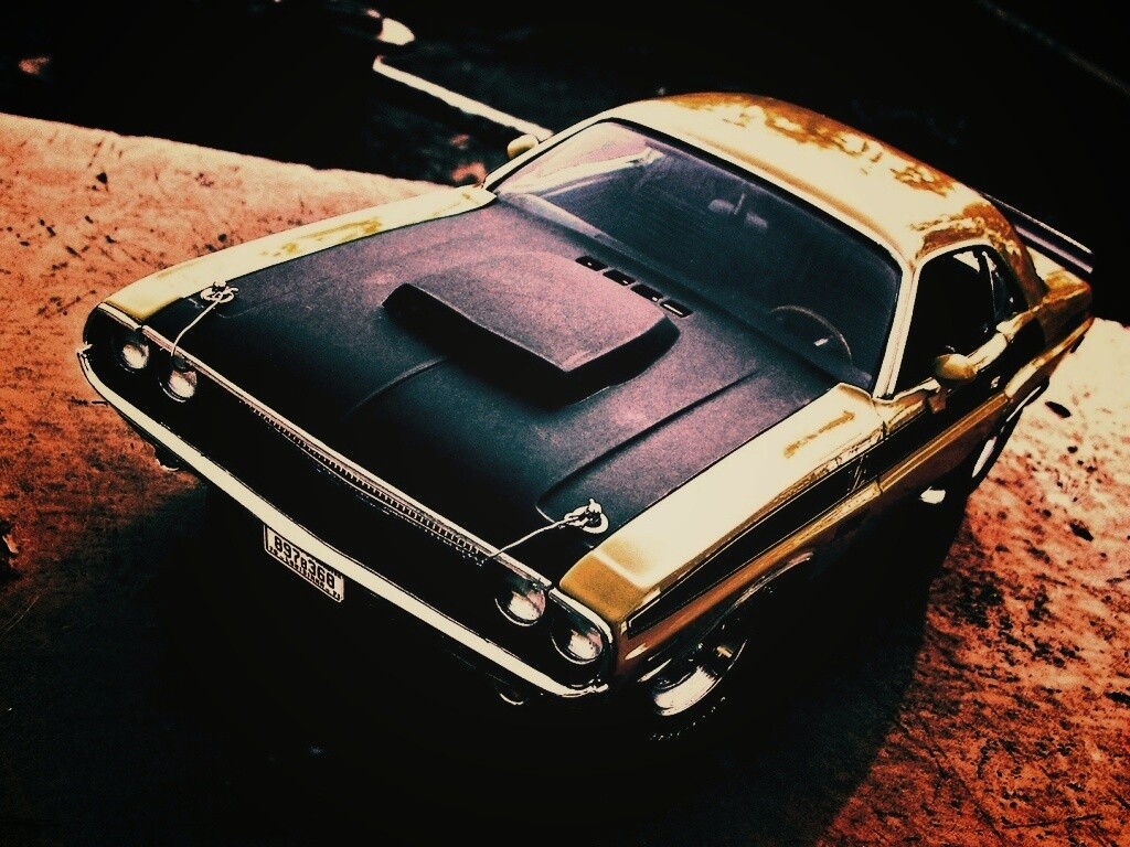 Додж на  каменистой поверхности обои