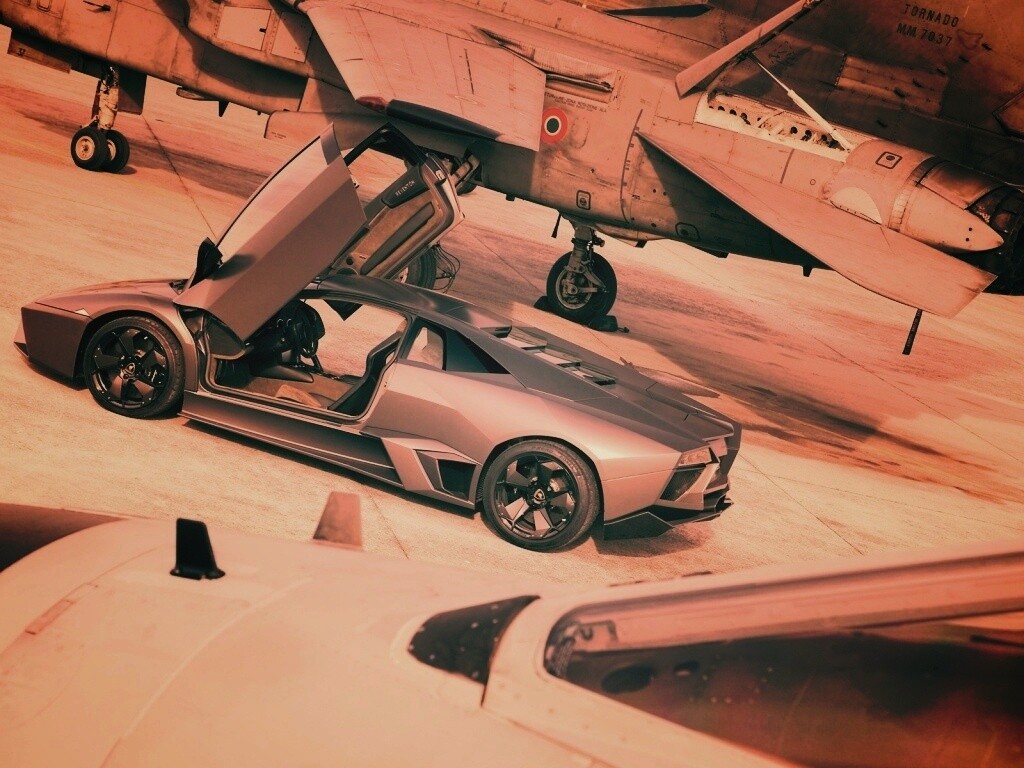 Ламборджини на военной базе обои