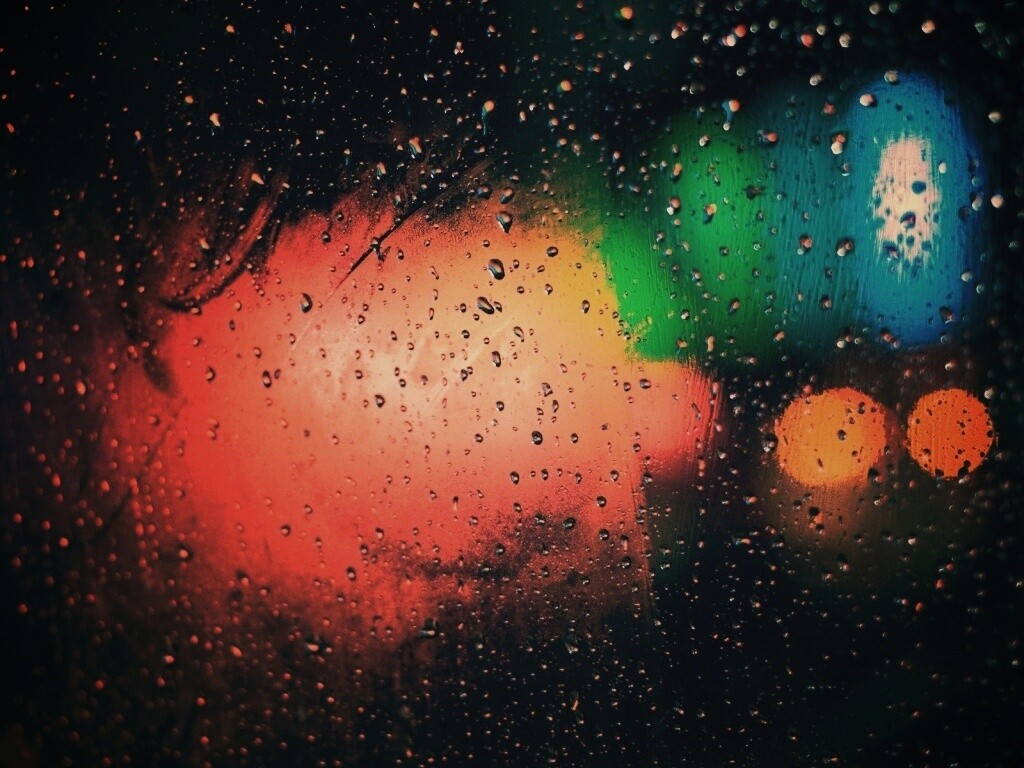 Огни за мокрым стеклом обои