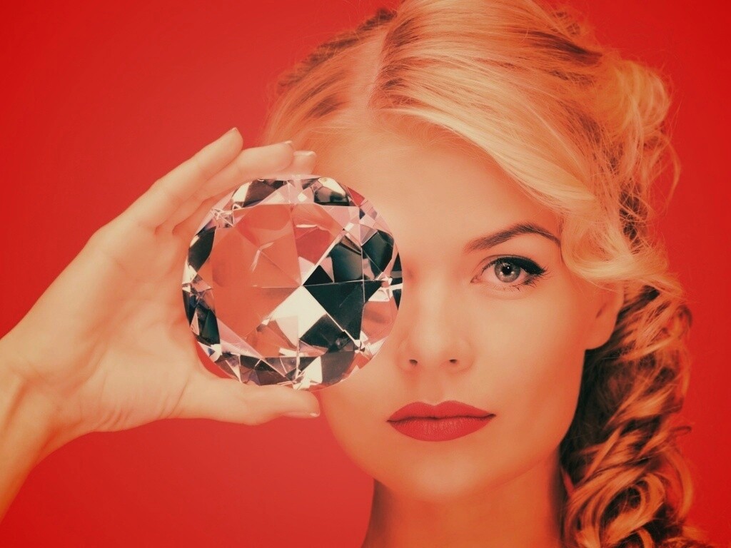 Девушка с бриллиантом обои