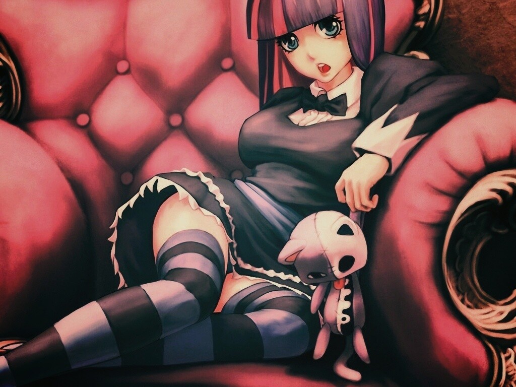 Девочка с куклой котенка обои