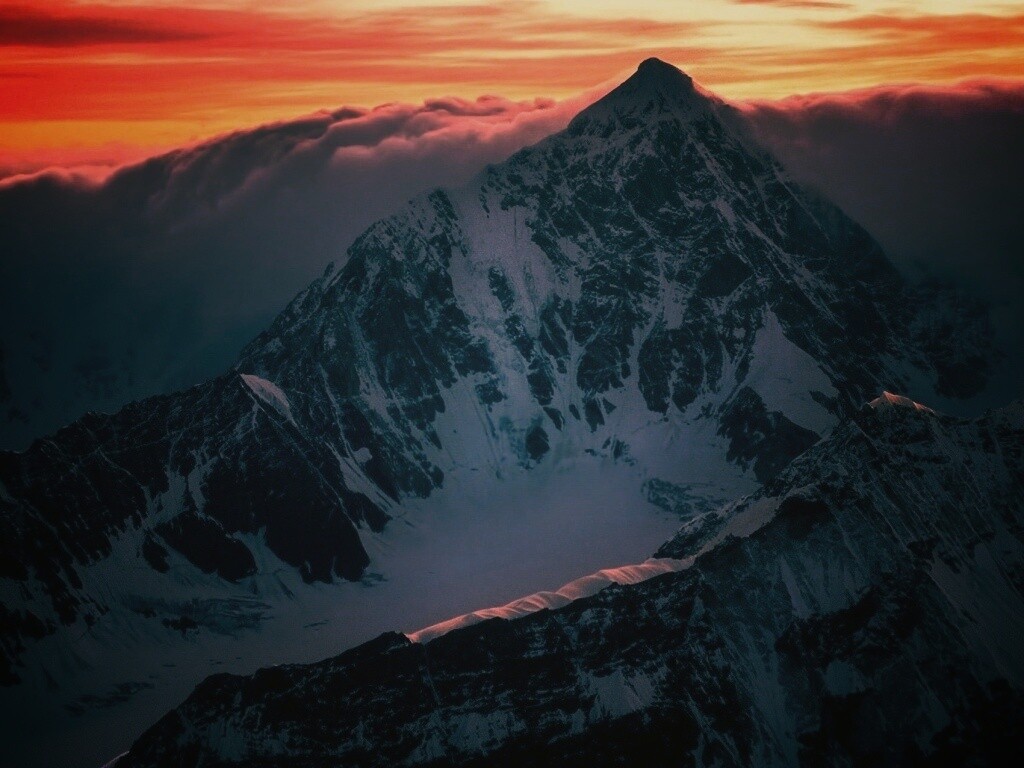 Гора на закате обои