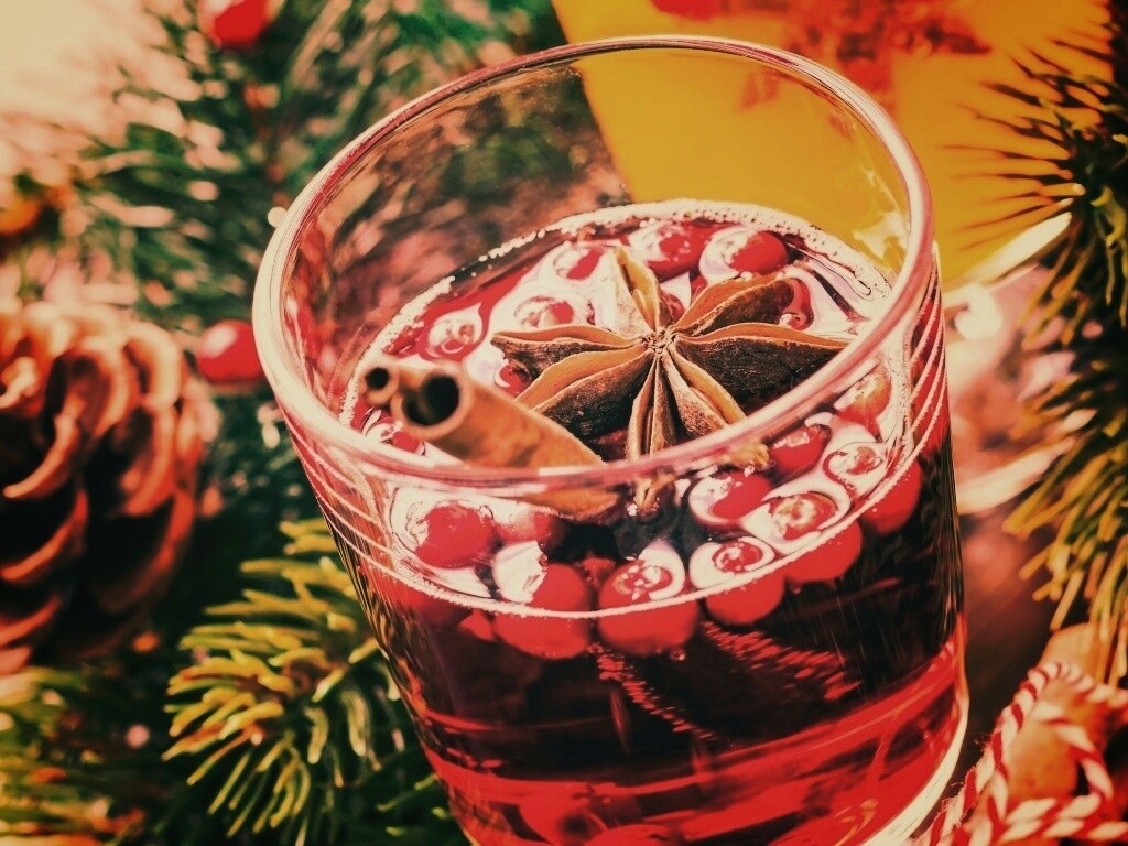 Глинтвейн с палочкой корицы обои