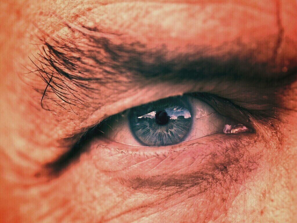 Глаз пожилого человека обои