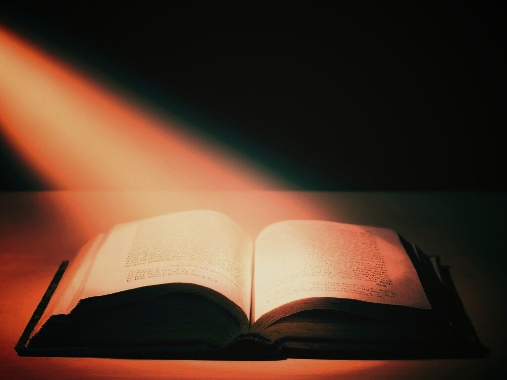 Святая книга обои