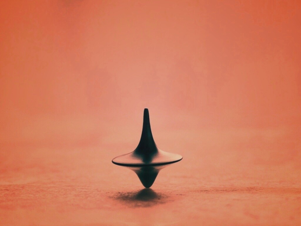 Волчок обои