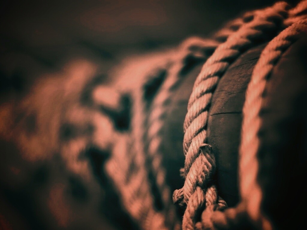 Веревка намотана на мачту обои