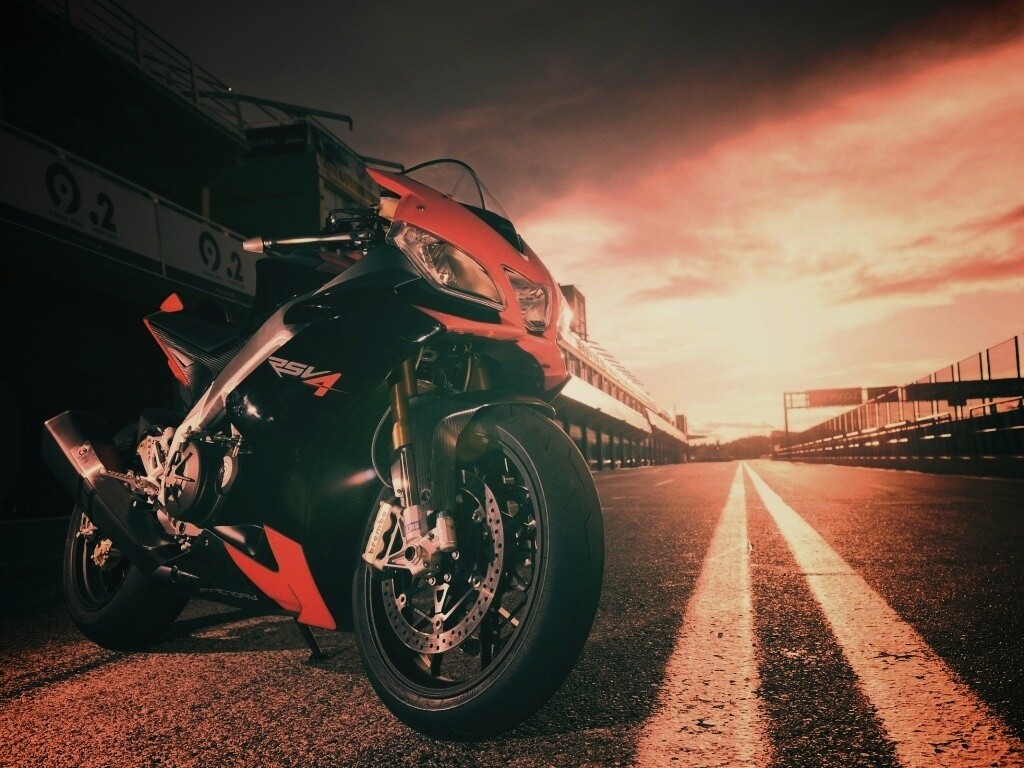 Априлия РСВ4 обои