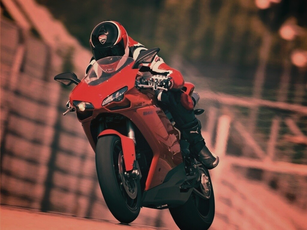 Мотоциклист на Дукати 848 обои