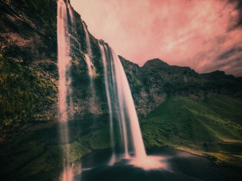 Нарисованный водопад обои