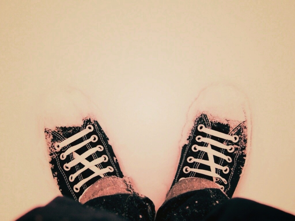 Дурак зимой в кедах обои