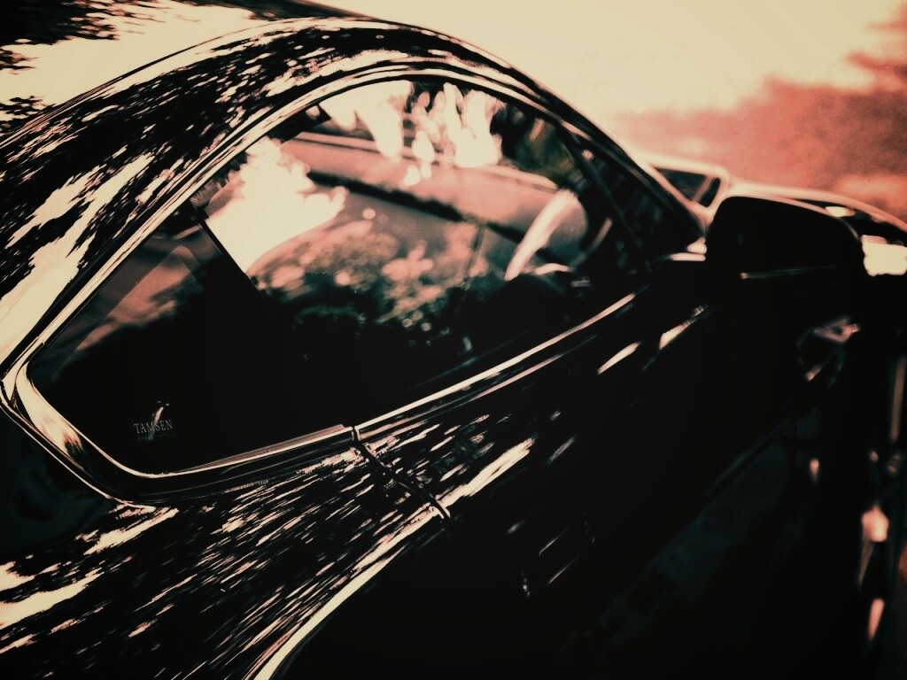 Астон-мартин боковое стекло обои