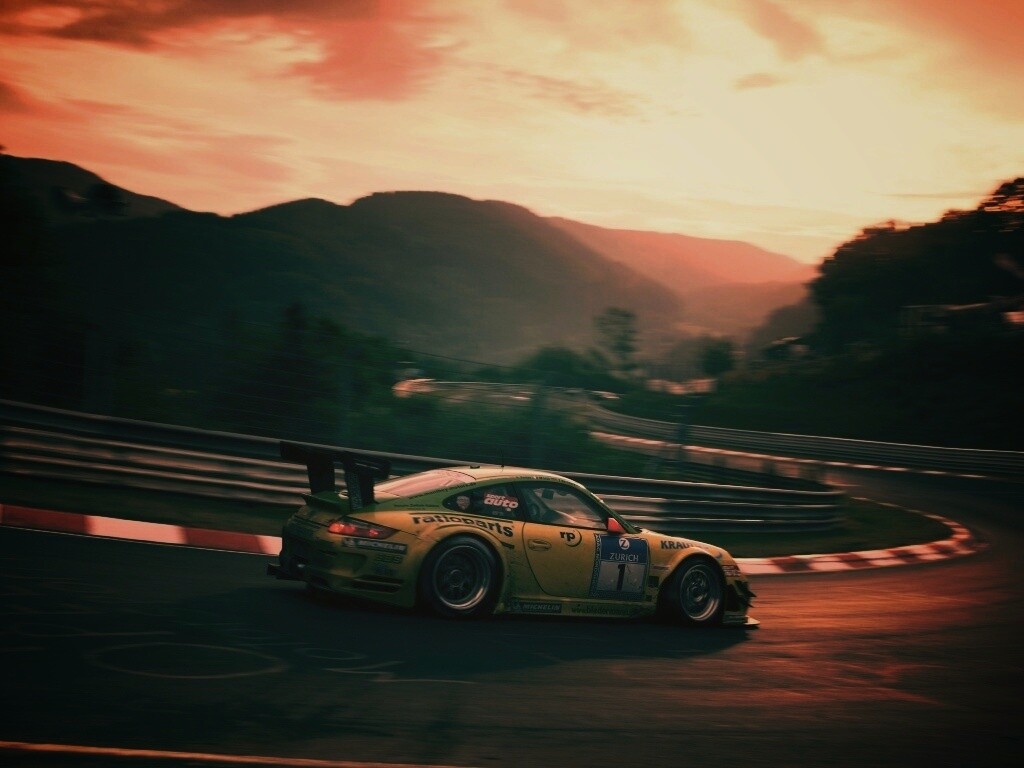 Гоночная трасса в горах и Порше обои