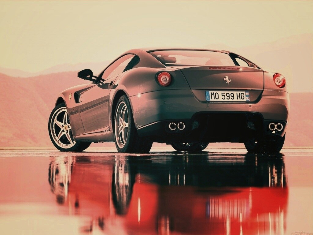 Ferrari в отражении обои