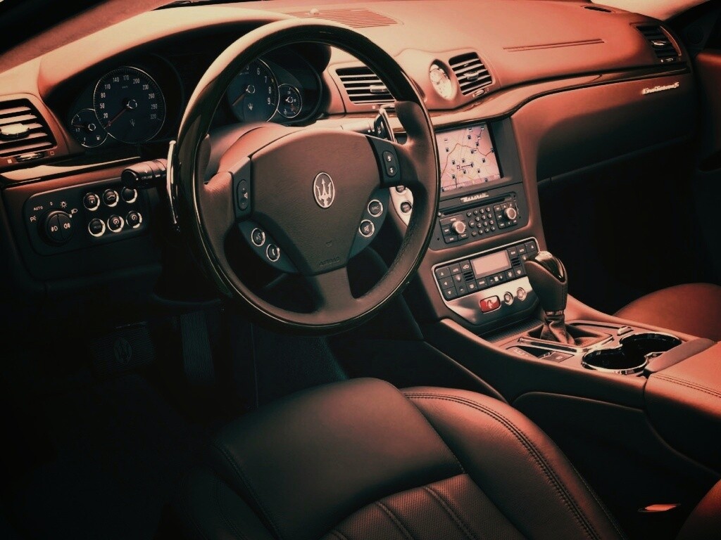 Салон Maserati Granturismo обои