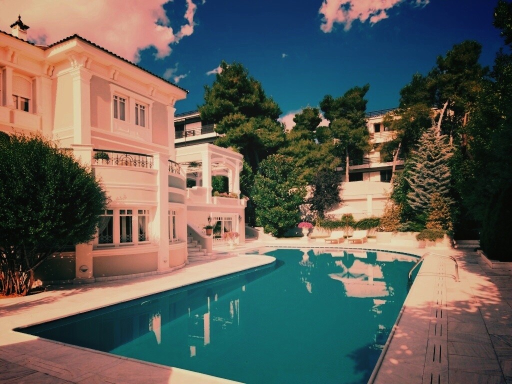 Особняк с бассейном обои