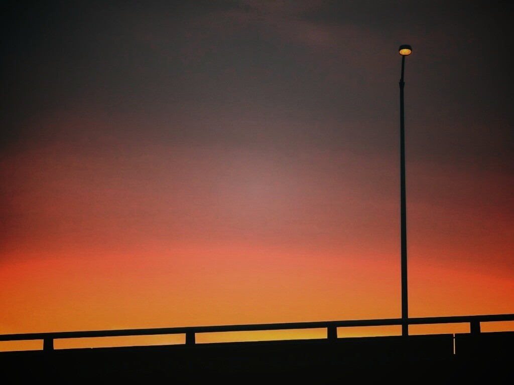 Одинокий фонарь обои