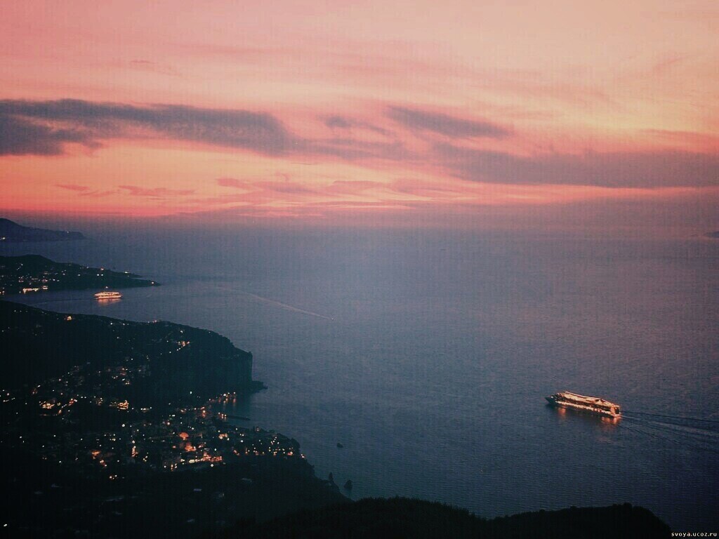 Городок у моря обои